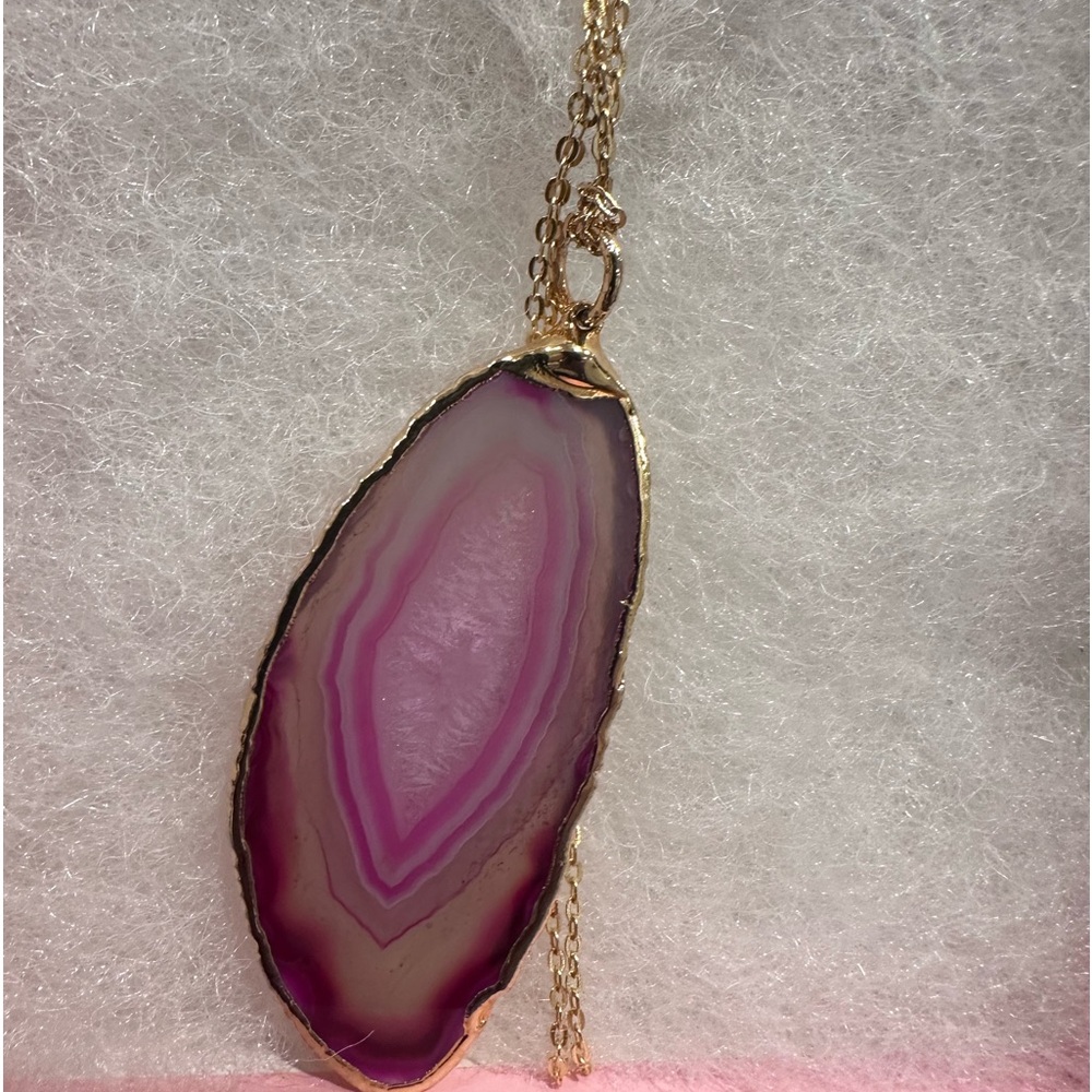 Gold necklace with stunning stone pendant